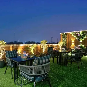 Hanuwant Place - 3 Minutes By Walk Aerocity Metro Station India