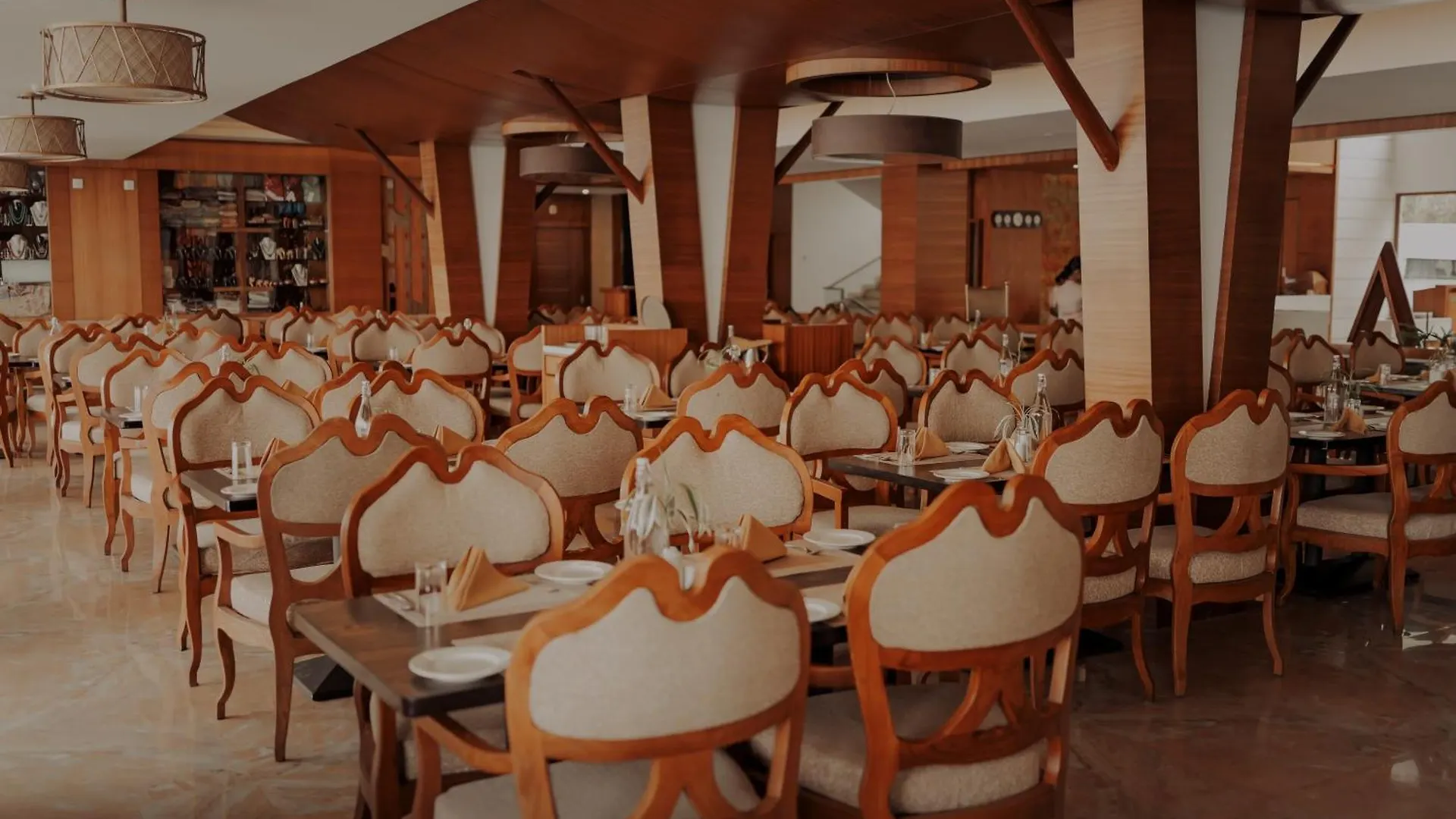 Amber Dale Luxury Hotel & Spa, Munnar