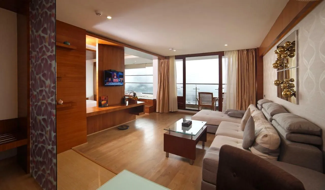 Amber Dale Luxury Hotel & Spa, Munnar