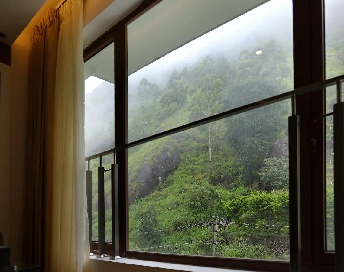 Amber Dale Luxury Hotel & Spa, Munnar 5*,