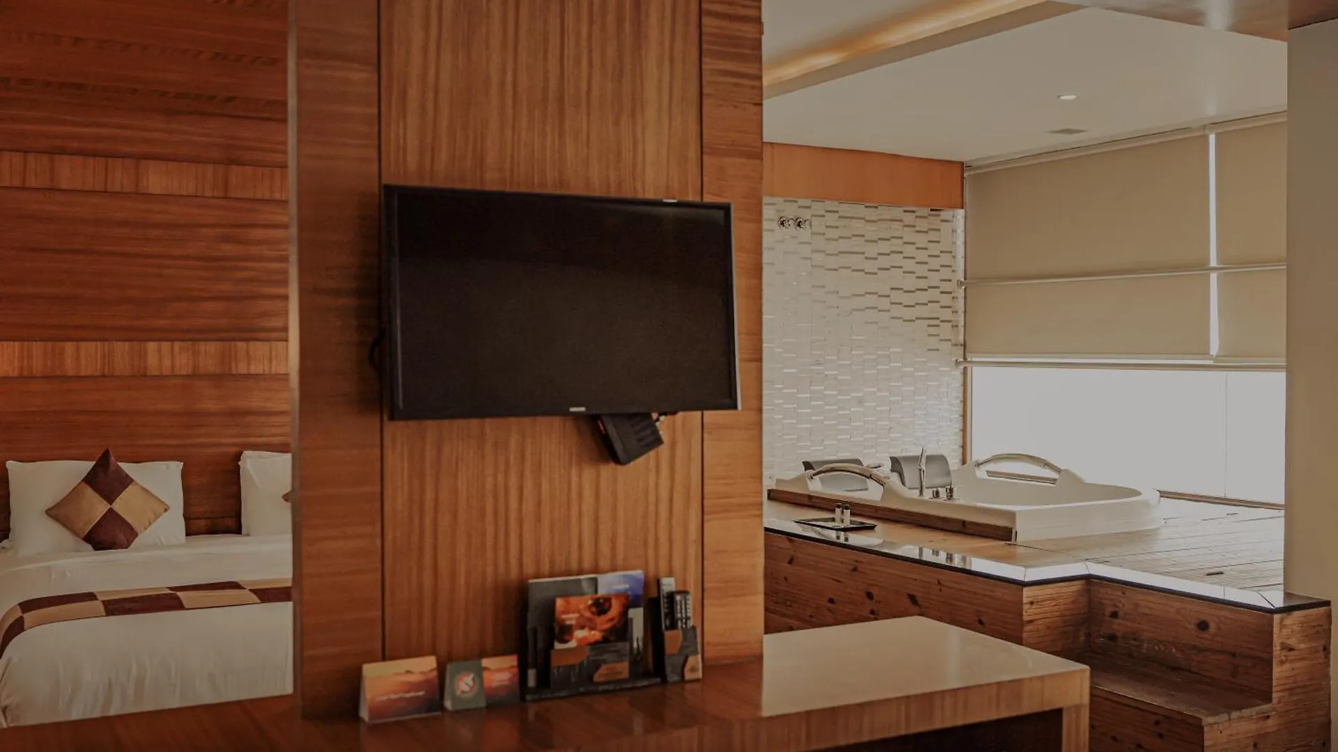 Amber Dale Luxury Hotel & Spa, مونار 5*,  الهند